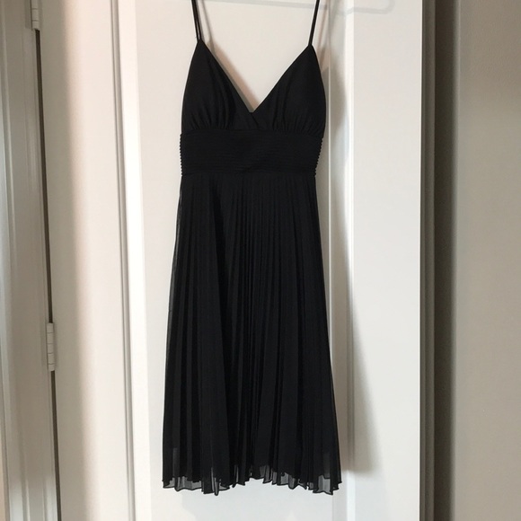 black dress! Summer date night is calling! - Picture 2 of 9
